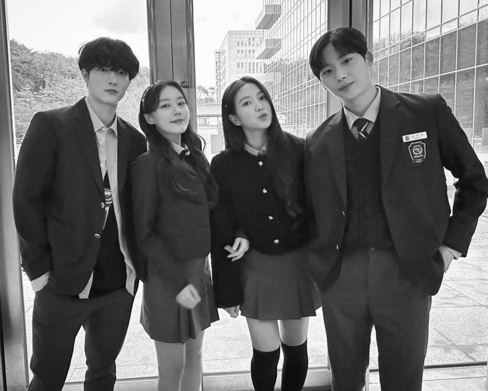 Jang Deok Su, Park Si Woo, Yeri, dan Lee Jong Hyuk di drama Bitch X Rich (instagram.com/yerimiese)