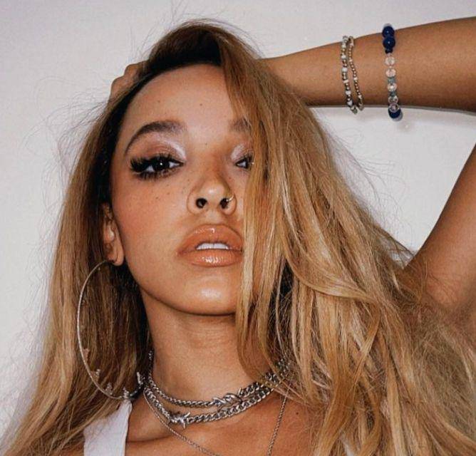 Tinashe (instagram.com/tinashenow)