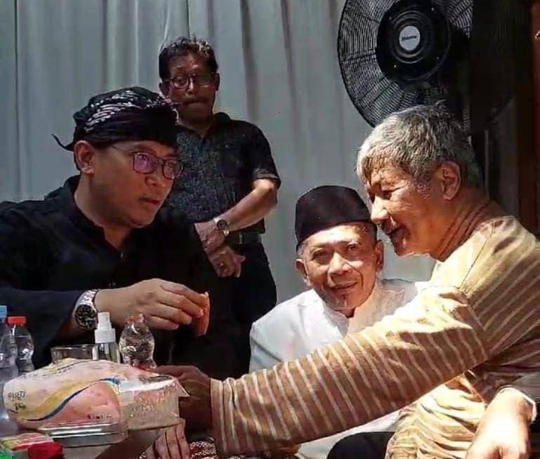 Mbah Latief tiba-tiba temui Sudaryono. (Dok/Istimewa)