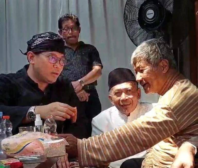 Mbah Latief tiba-tiba temui Sudaryono. (Dok/Istimewa)