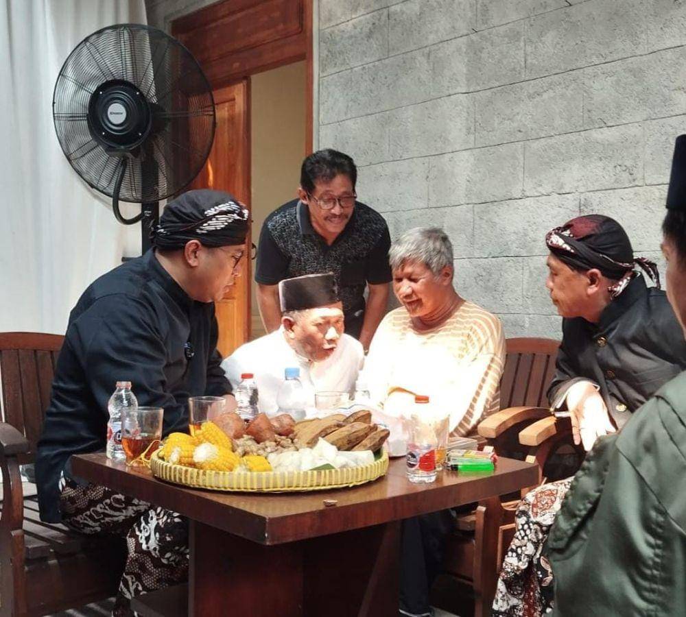 Mbah Latief tiba-tiba temui Sudaryono. (Dok/Istimewa)