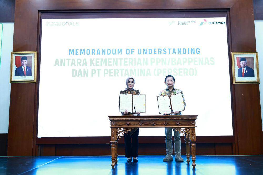 PT Pertamina (Persero) bersama Badan Perencanaan Pembangunan Nasional (Bapennas) melakukan penandatangan kerja sama untuk pengembangan kebijakan energi berkelanjutan. Penandatanganan dilakukan Senin, 10 Juni 2024, di Gedung Bappenas, Jakarta. (Dok. Pertamina)