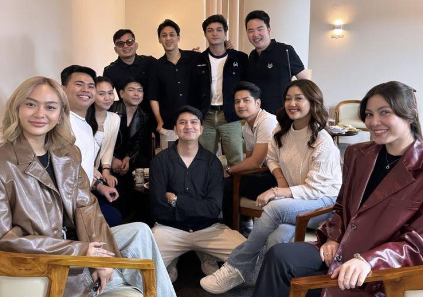 8 Potret Seleb Hadiri Grand Opening Bisnis Biliar Billy Syahputra