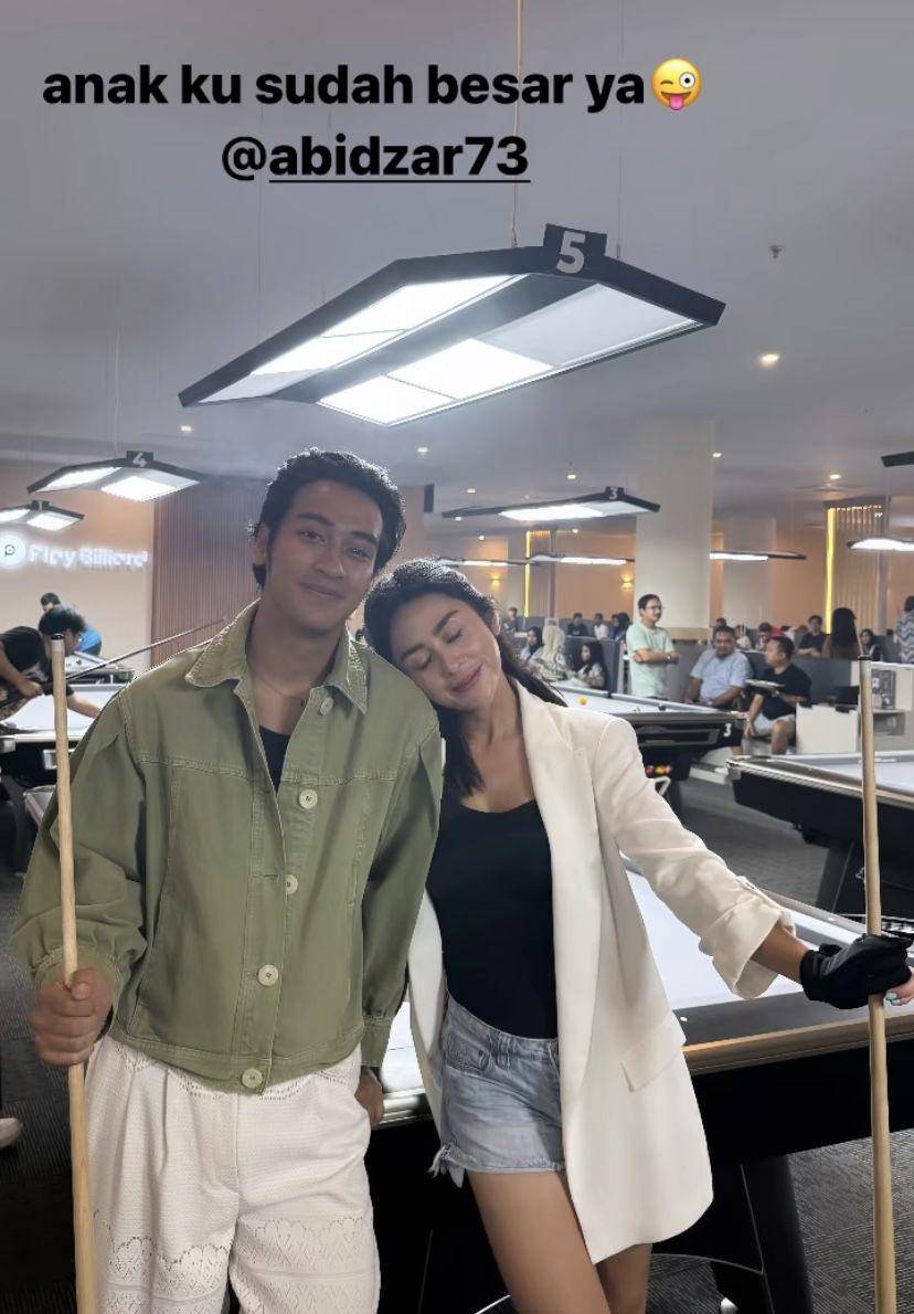 potret seleb hadiri grand opening bisnis biliar Billy Syahputra (Instagram.com/selvikitty)