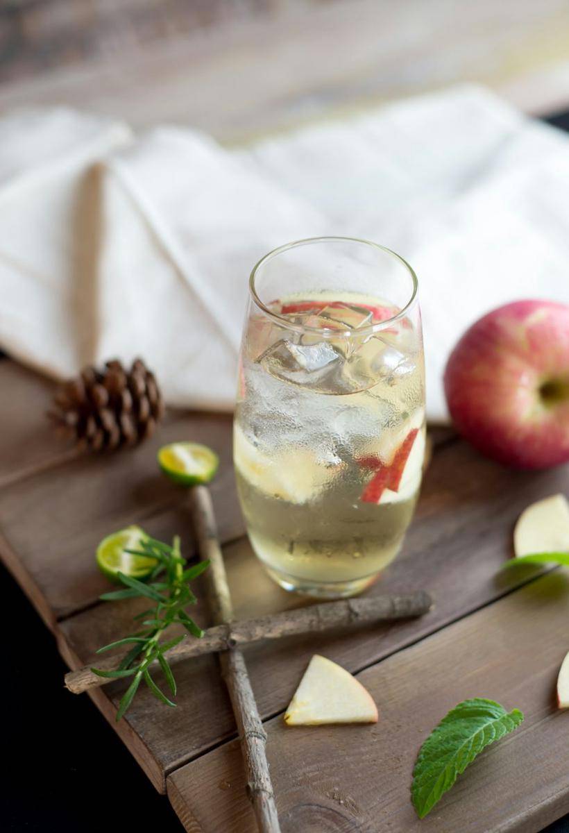 mocktail apel mint (unsplash.com/Pesce Huang)