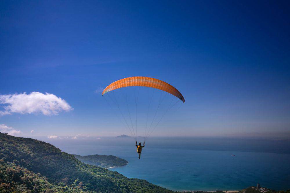 ilustrasi paragliding (pexels.com/Quang Nguyen Vinh)