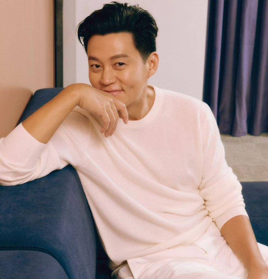potret Lee Seo Jin (instagram.com/antenna_official)