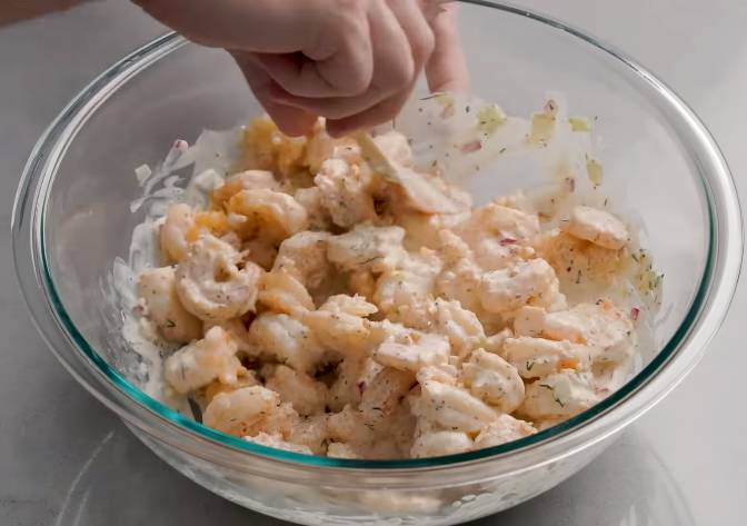 ilustrasi salad udang (youtube.com/Sip and Feast)