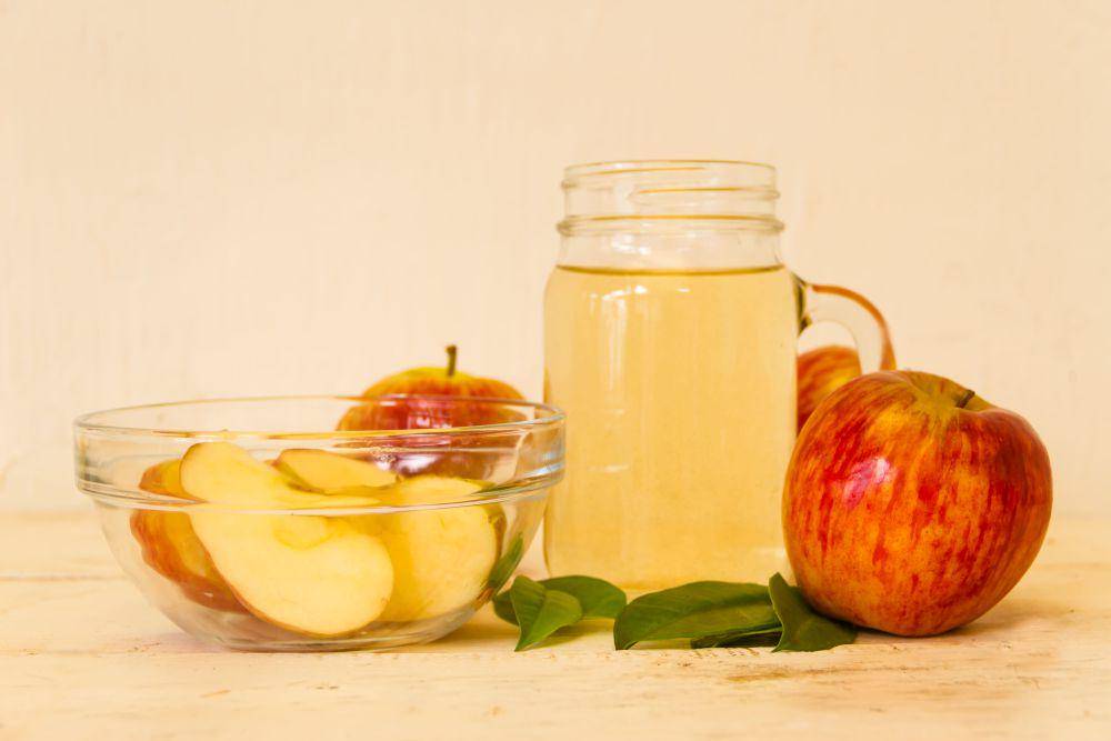 infused water apel kayu manis (vecteezy.com/gabrielabertolini)