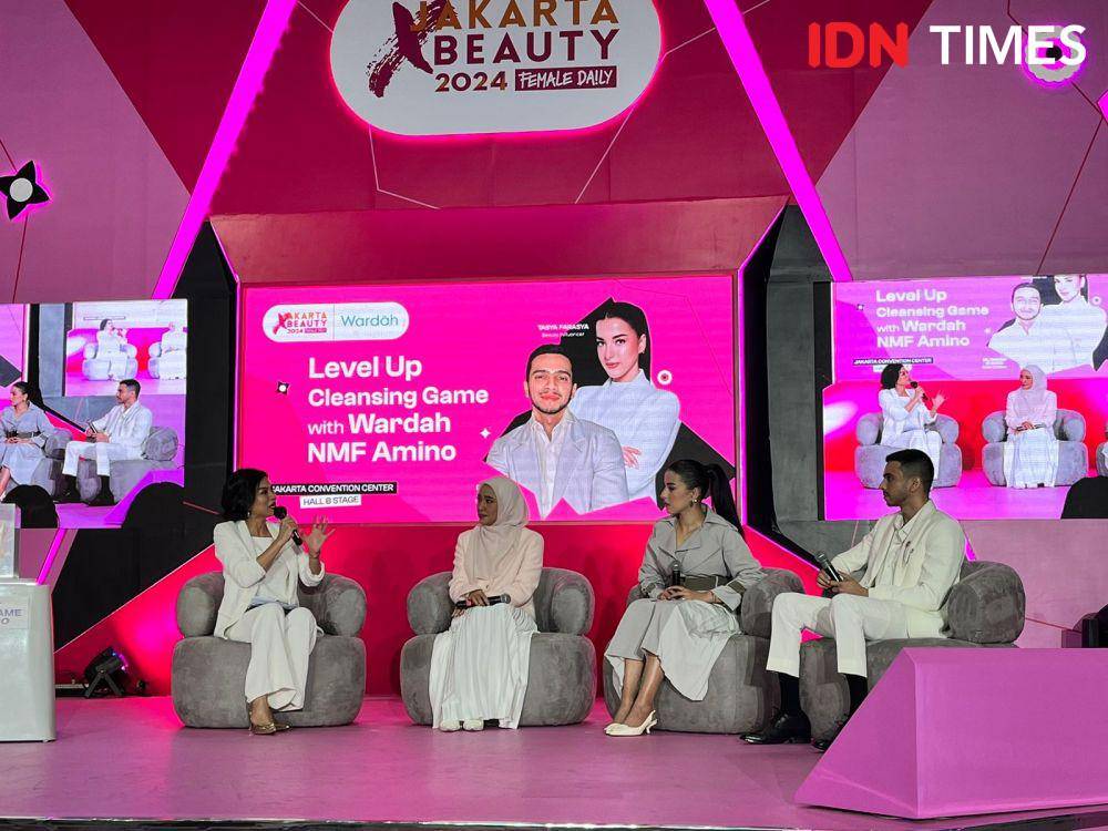 Jakarta x Beauty menggelar talkshow bertajuk 'Level Up Cleansing Game with Wardah NMF Amino' pada Minggu (9/6/2024) di JCC Senayan (IDN Times/Nisa Zarawaki)