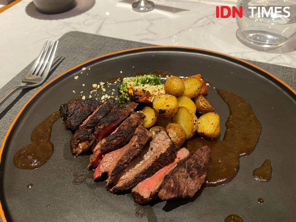 Potret menu di Uppercut Seakhouse Surabaya (IDN Times/Fina Wahibatun Nisa)