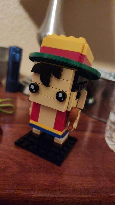potret koleksi LEGO bertema Topi Jerami (reddit.com/user/Drasys)