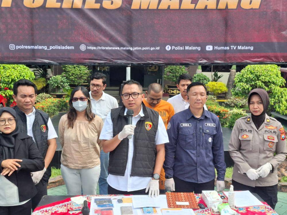 Konferensi pers kasus penggelapan mobil oleh pria Sidoarjo. (IDN Times/Rizal Adhi Pratama)