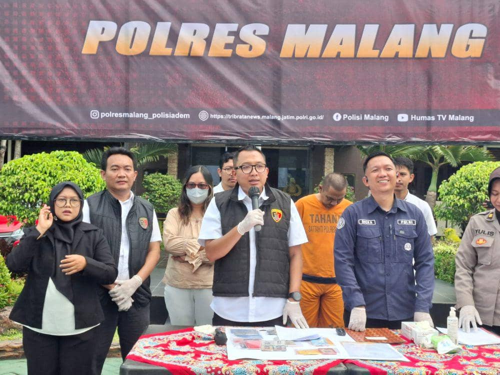 Konferensi pers kasus penggelapan mobil oleh pria Sidoarjo. (IDN Times/Rizal Adhi Pratama)