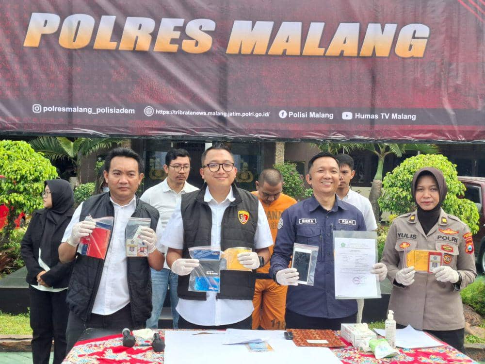 Konferensi pers kasus penggelapan mobil oleh pria Sidoarjo. (IDN Times/Rizal Adhi Pratama)