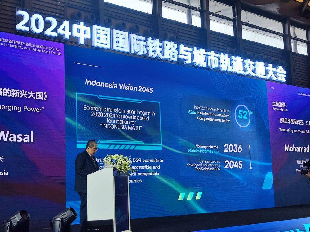 Dirjen Perkeretaapian Kemenhub, Risal Wasal tawarkan 3 proyek investasi kereta api ke investor asing (dok. Kemenhub)