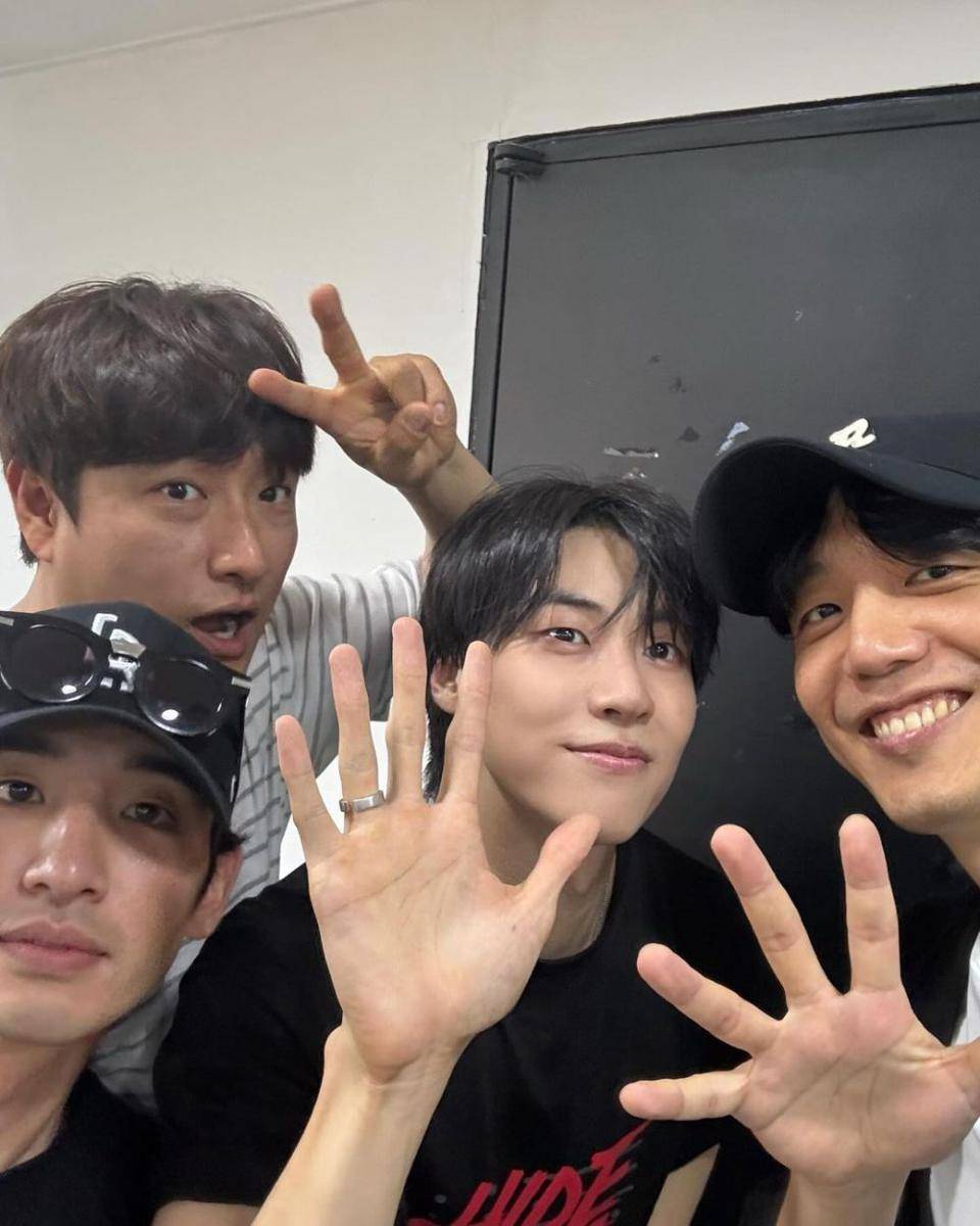 potret cast dan staf Lovely Runner nonton konser Seunghyub N.Flying (instagram.com/sssn9_zzzn9)