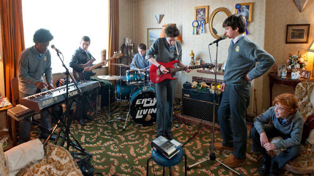 5 Fakta Film Sing Street, Remaja yang Mengubah Nasibnya Melalui Musik!