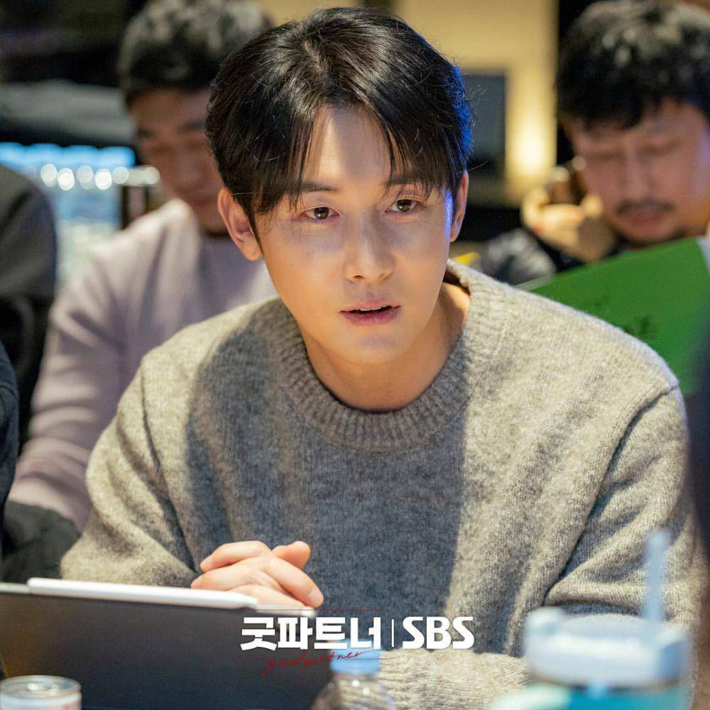 Kim Jun Han di script reading drakor Good Partner (instagram.com/sbsdrama.official)