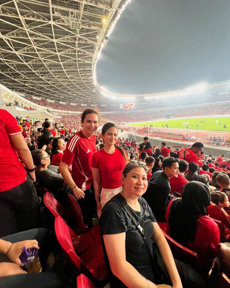 potret Tissa Biani nonton timnas Indonesia di stadion (instagram.com/tissabiani)