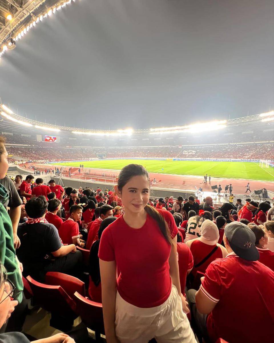 potret Tissa Biani nonton timnas Indonesia di stadion (instagram.com/tissabiani)