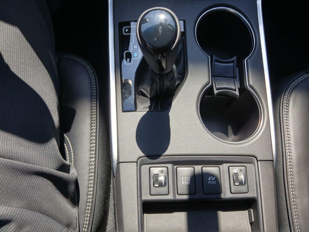 Benarkah Mobil Matic Lebih Boros Bahan Bakar dari Mobil Manual?