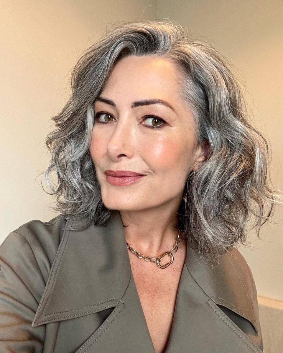 curly bob (instagram.com/thesilverlining_1970)