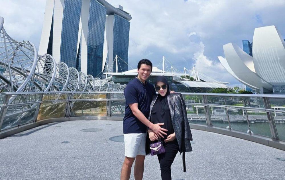 7 Foto Reino Barack dan Syahrini yang Lagi Hamil, Romantis!