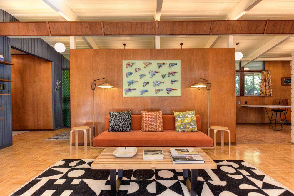 model sofa minimalis untuk ruang tamu dan ruang keluarga (pexels.com/Stephen Leonardi)