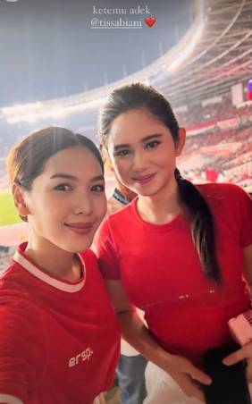 potret Tissa Biani nonton timnas Indonesia di stadion (instagram.com/tissabiani)