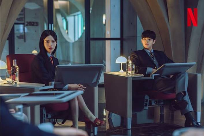 still cut drakor Hierarchy (instagram.com/studiodragon.official)