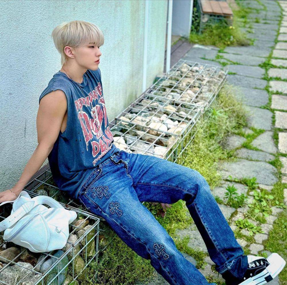 sleeveless shirt ala Hoshi SEVENTEEN (instagram.com/ho5hi_kwon)