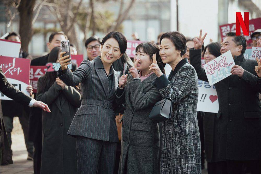 Kim Hee Ae di drama The Whirlwind (instagram.com/netflixkr)