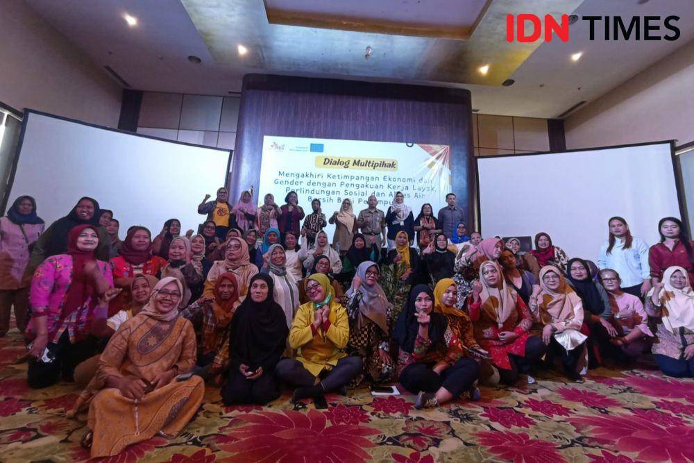 Dialog multipihak Kelompok Perempuan Akar Rumput Jakarta bersama Aksi! di Jakut, Selasa (11/6/2024). (IDN Times/Dini Suciatiningrum)
