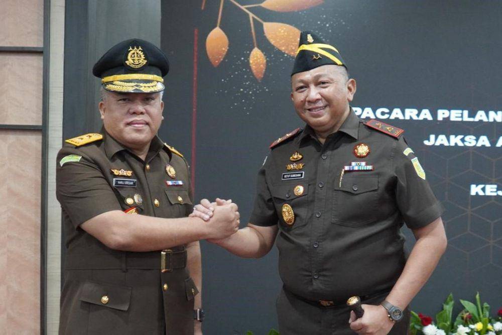 Jaksa Agung Burhanuddin melantik sejumlah pejabat di lingkungan Kejaksaan Agung. (dok. Kejagung)