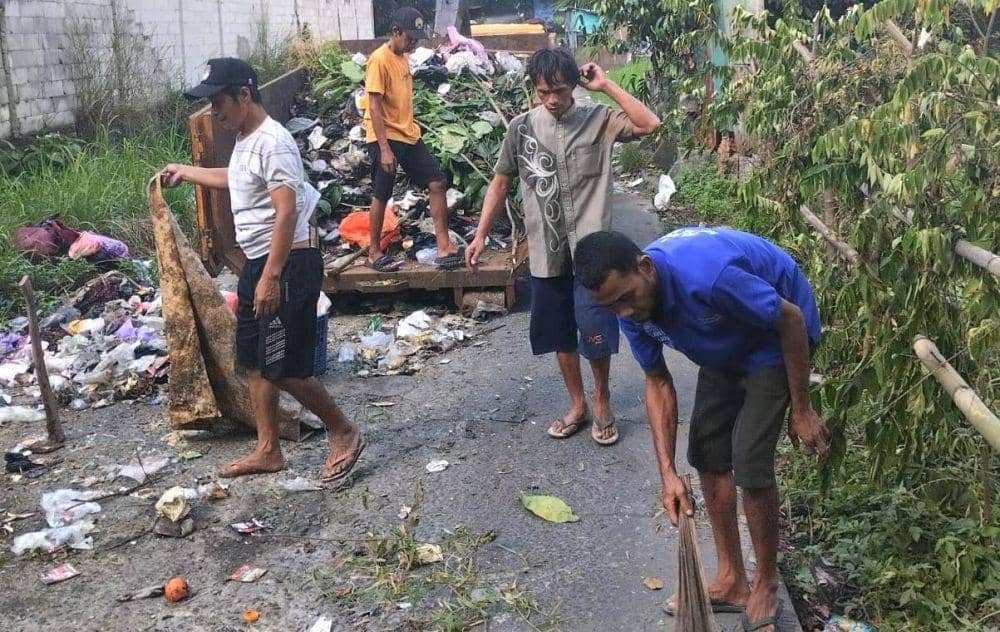 6 Ton Sampah Liar di Kampung Ciapus Tangerang Diangkut DLHK