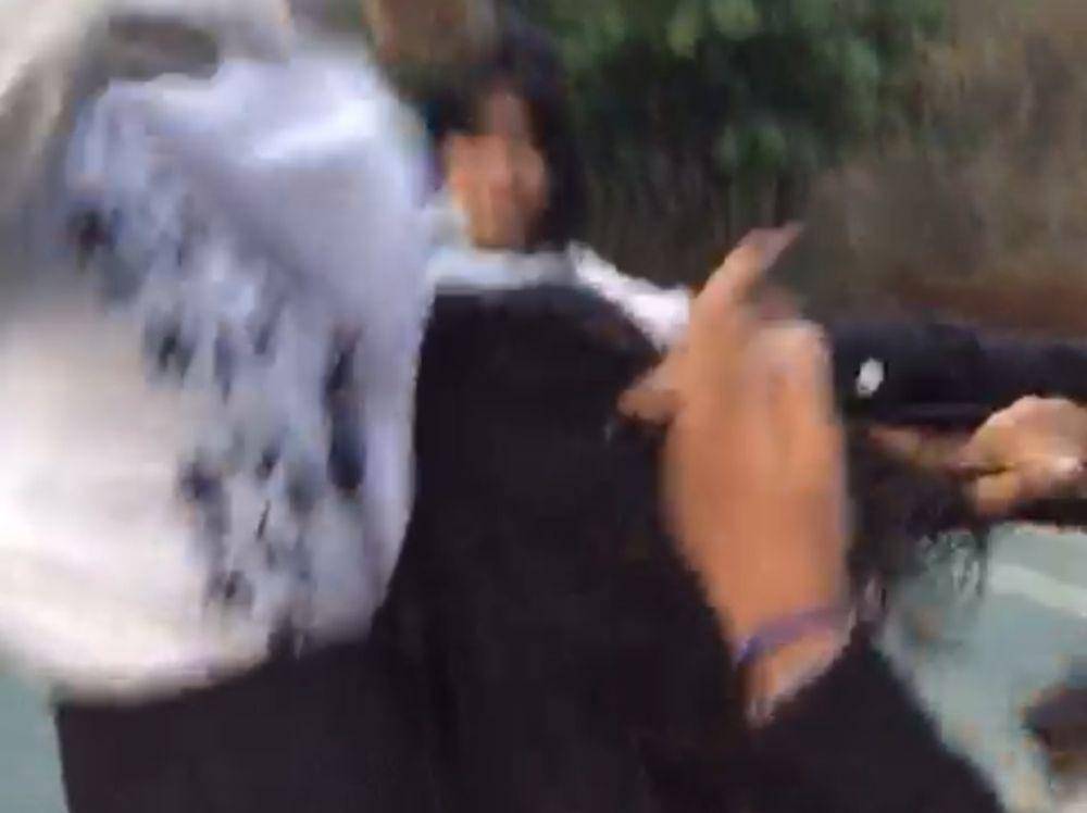 Perkelahian bocah perempuan di Bekasi. (Tangkapan layar video perkelahian)