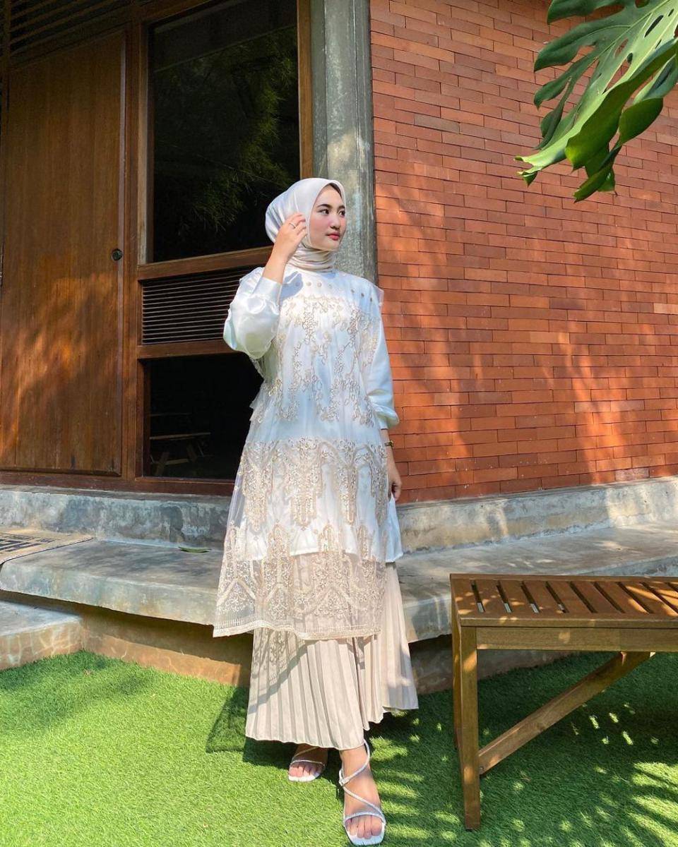 outfit brokat modern ala Intan Ghazella (instagram.com/intanghazll_)