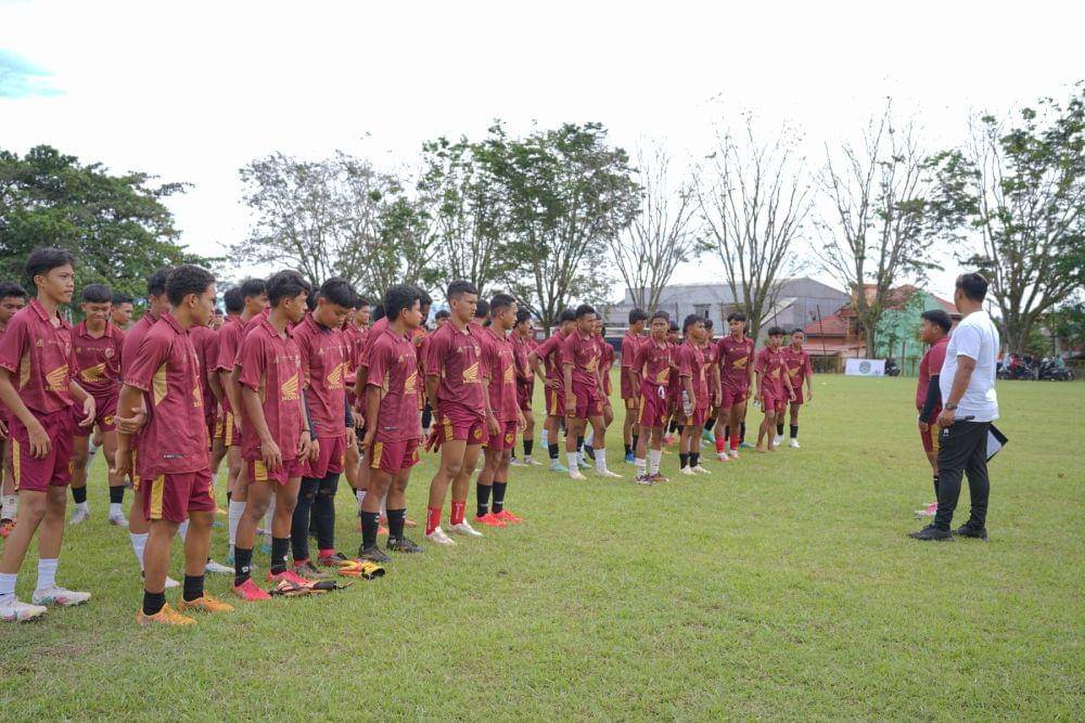 PT Vale dan PSM Makassar menggelar talent scouting dan coaching clinic di Luwu Timur, 7 hingga 9 Juni 2024. (Dok. Istimewa)