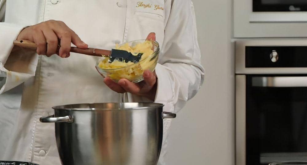 cara membuat marmer cake (youtube.com/Yongki Gunawan)