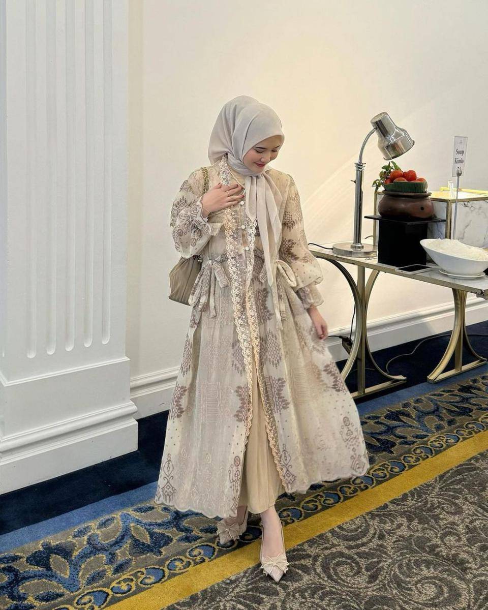 outfit brokat modern ala Intan Ghazella (instagram.com/intanghazll_)