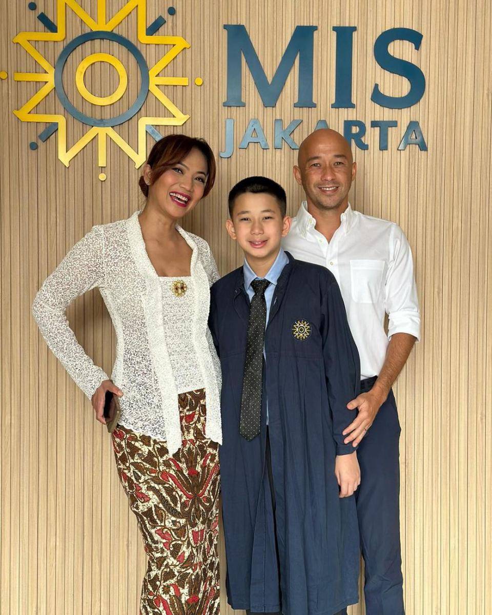 potret kelulusan putra Kinaryosih (instagram.com/kinaryosihmoney)