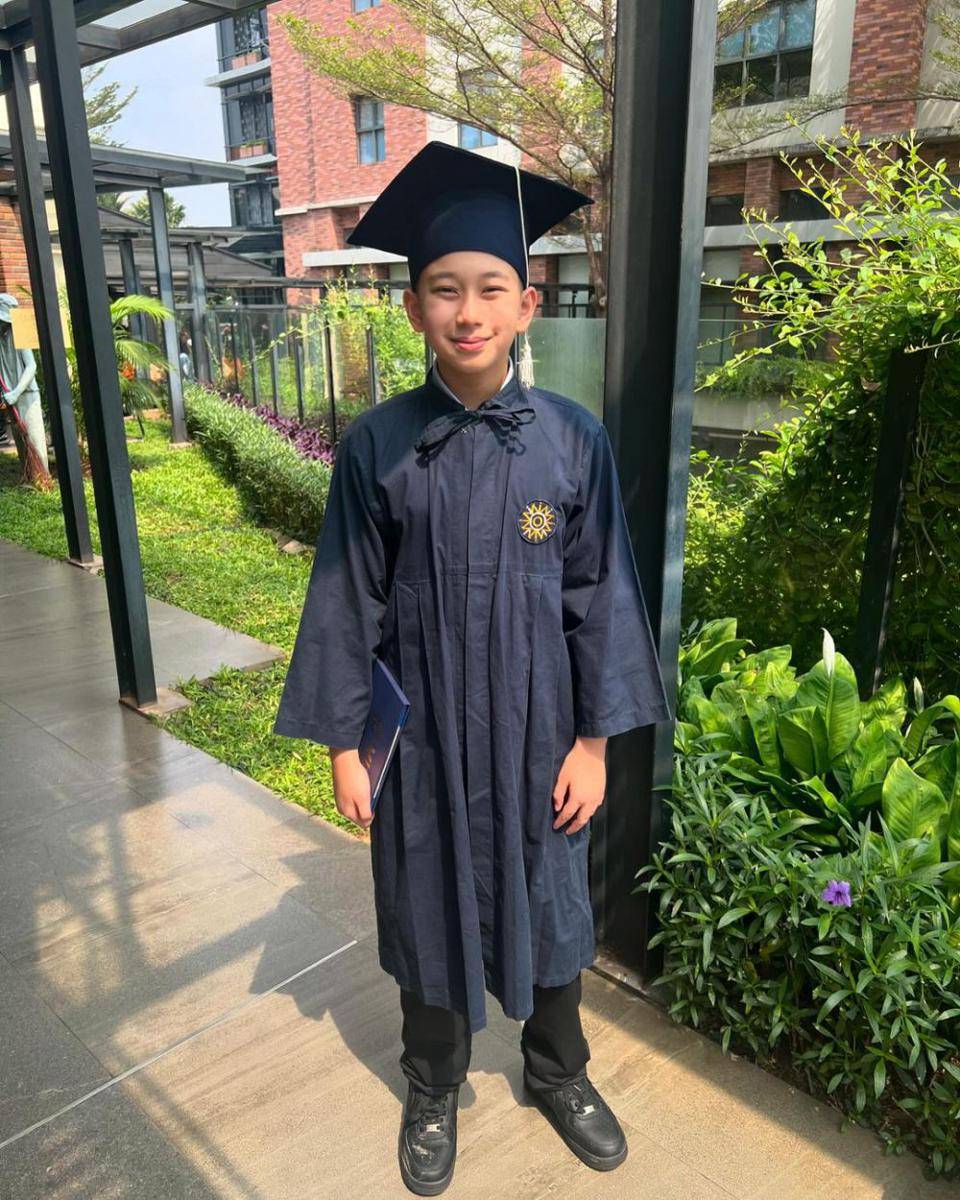 potret kelulusan putra Kinaryosih (instagram.com/kinaryosihmoney)
