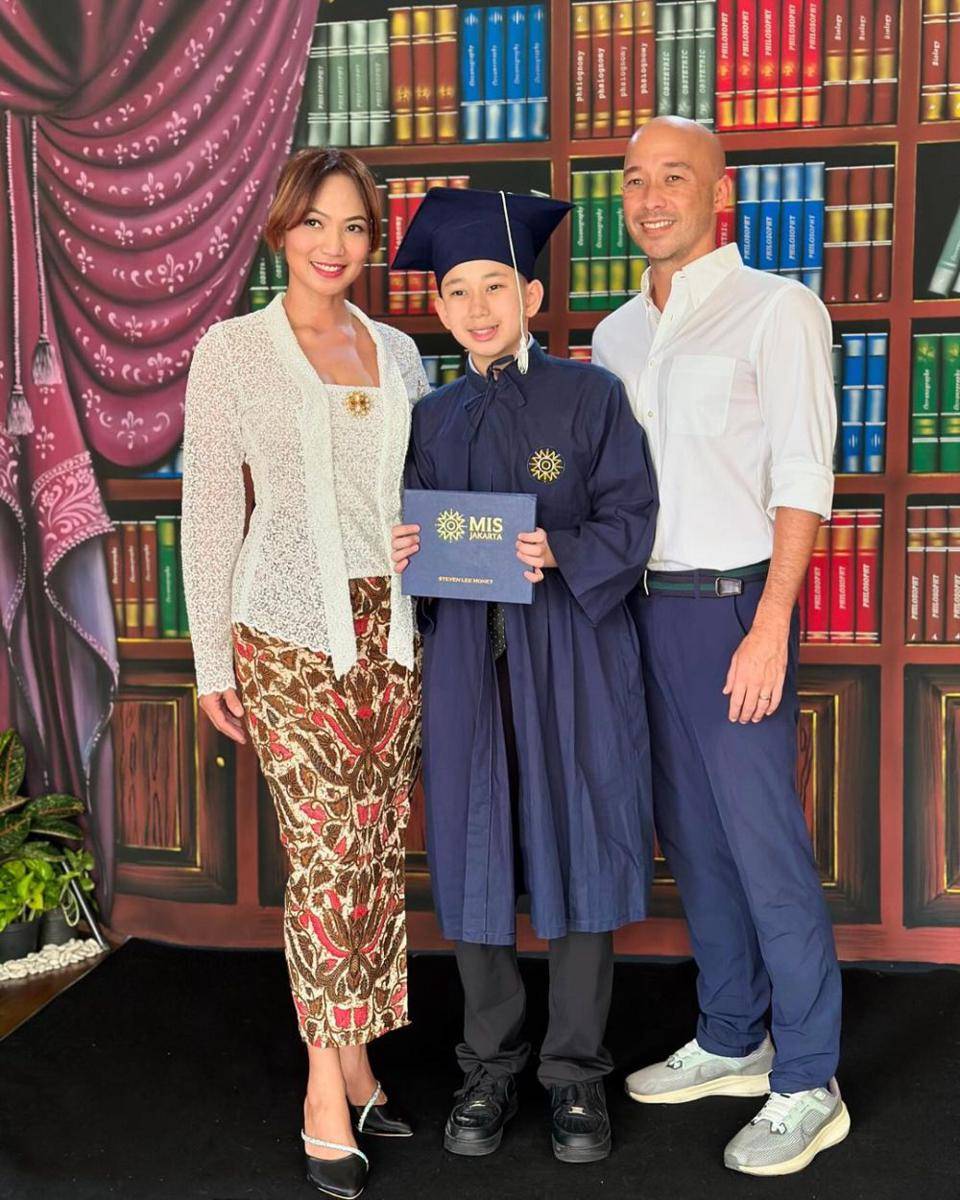 potret kelulusan putra Kinaryosih (instagram.com/kinaryosihmoney)