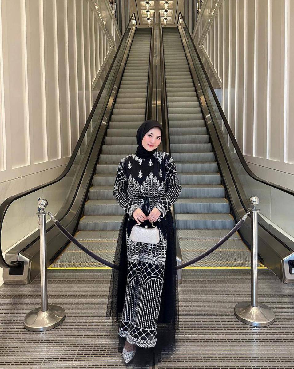 outfit brokat modern ala Intan Ghazella (instagram.com/intanghazll_)