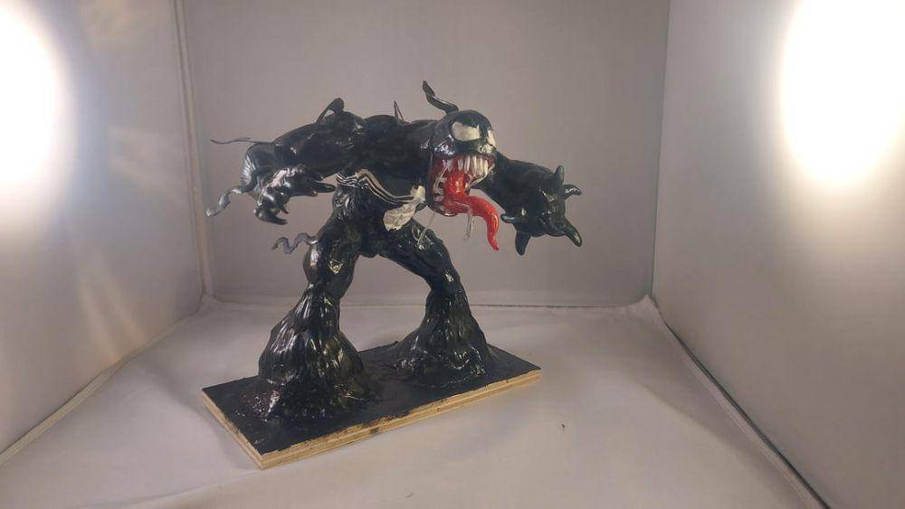 potret karya buatan tangan Venom dari tanah liat (reddit.com/user/LaarKientje)