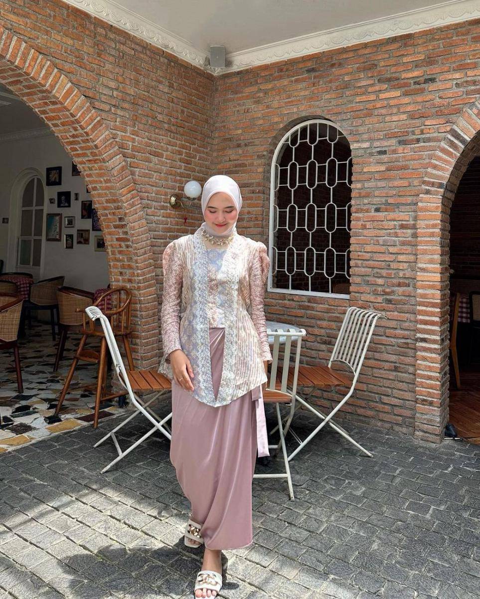outfit brokat modern ala Intan Ghazella (instagram.com/intanghazll_)