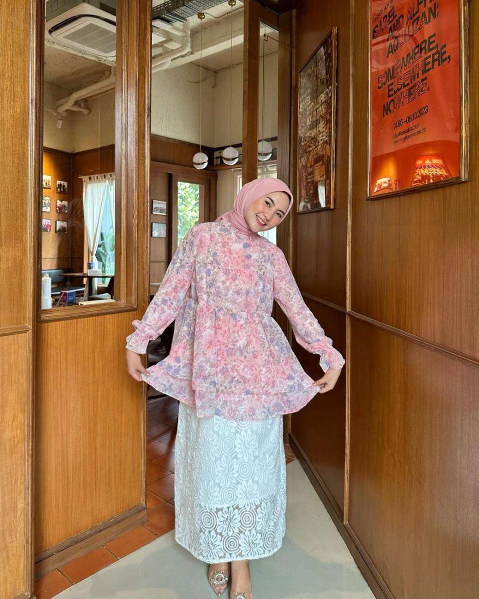 outfit brokat modern ala Intan Ghazella (instagram.com/intanghazll_)