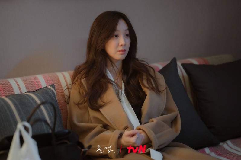 Jung Ryeo Won di drama The Midnight Romance in Hagwon (Dok. tvN/The Midnight Romance in Hagwon)