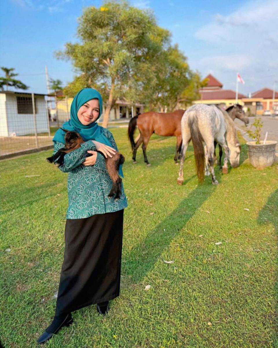 potret Chacha Frederica sambut kelahiran anak kambing kesayangan (instagram.com/chafrederica)